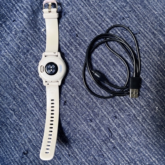 Garmin Venu 2S 40mm smartwatch GUC - Picture 4 of 5